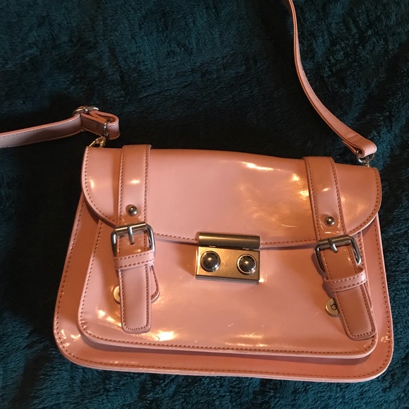Forever 21 Handbags - Forever21 pink crossbody bag